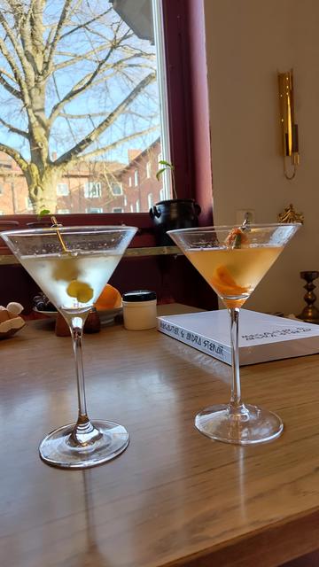 Bild på beskrivna drinkar på ett bord.