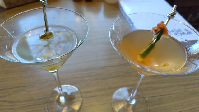 Bild på beskrivna drinkar på ett bord.